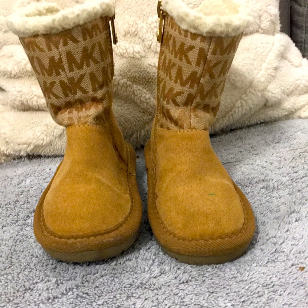 Size 6 toddler Micheal Kors boots!